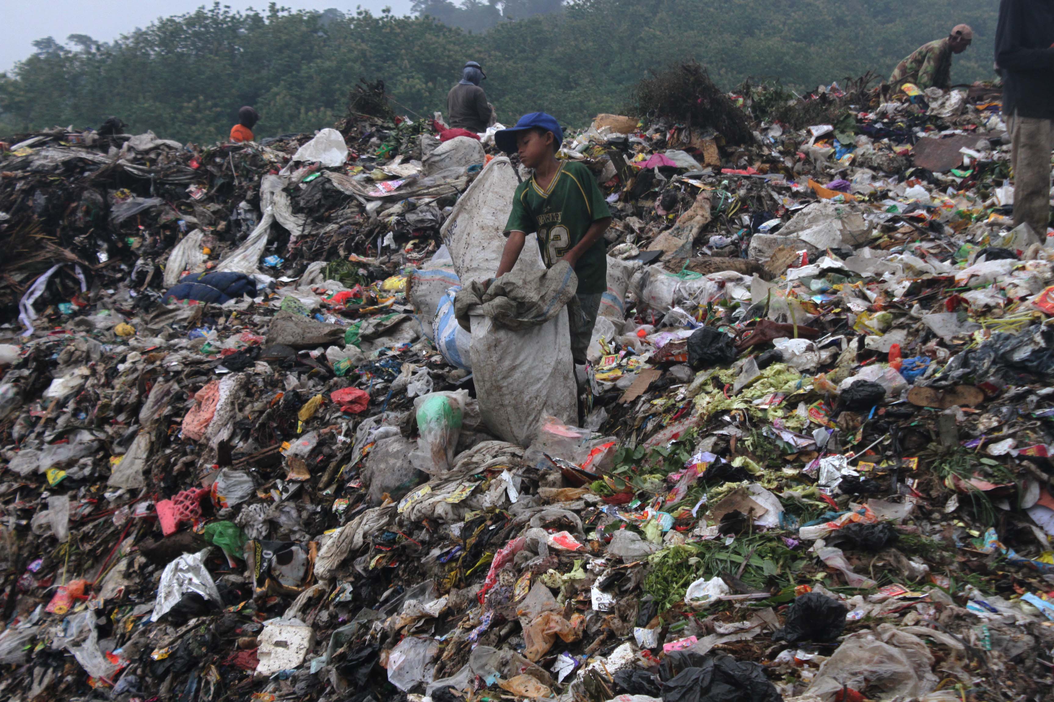 Bandung Yang Masih Berkutat Dengan Sampah Sampai Kapan Mongabay Co