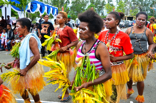 Upaya Perempuan  Adat Papua  Jaga Hak Wilayah Mereka 