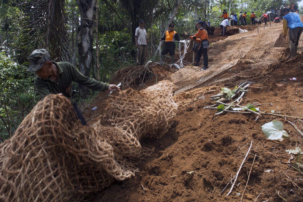 Perpaduan Anyaman Sabut  Kelapa dan Rumput  Akar Wangi untuk 