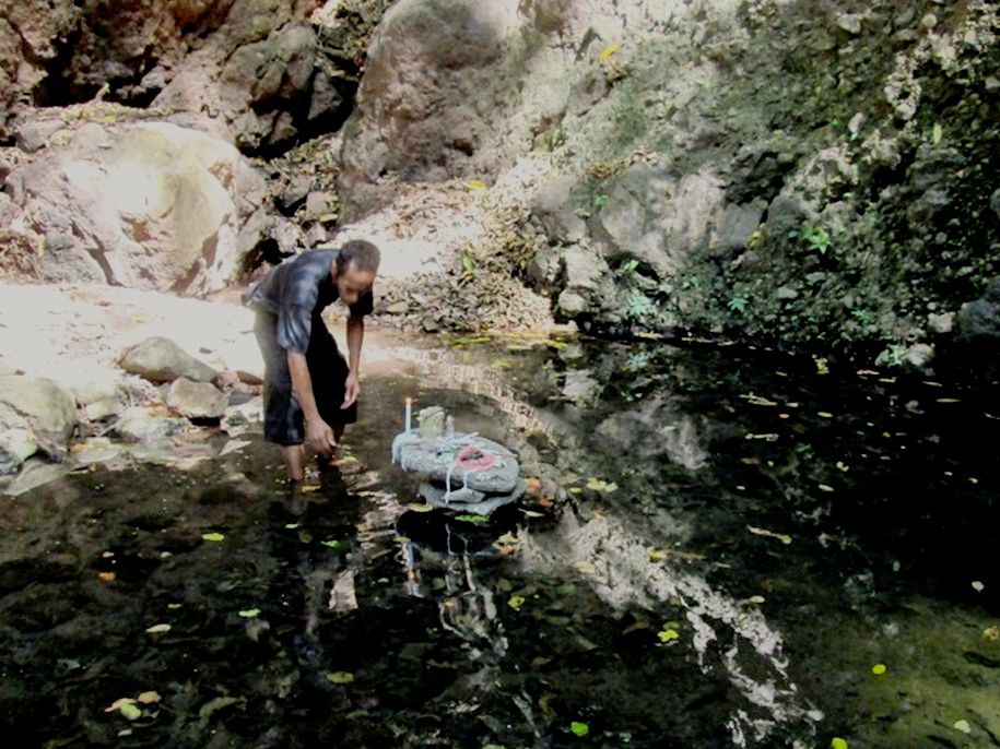 Debit Mata Air Menurun Masyarakat Larantuka Pun Kekurangan Air Bersih Mongabay Co Id