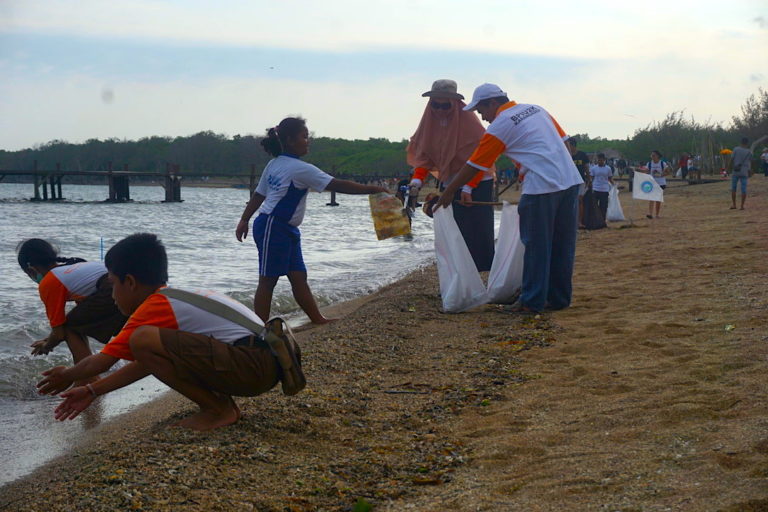 Gerakan Menghadap Laut, Gerakan Bersihkan Sampah Plastik Dari Lautan ...