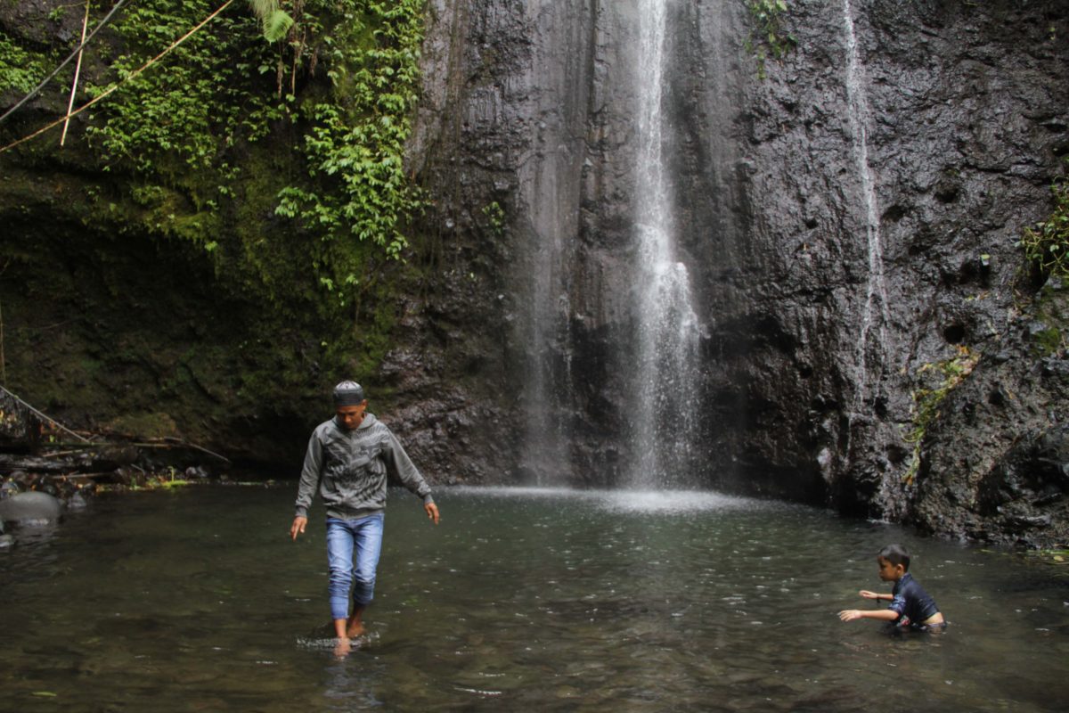 Merasakan Sensasi Mandi Di Wisata Air Terjun Montel Mongabaycoid