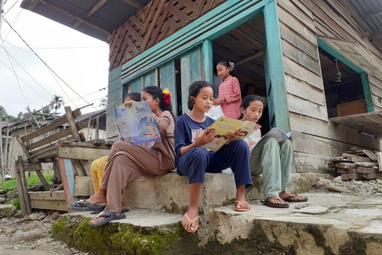 Upaya Konservasi Lewat Pustaka Cahaya Malako Kociak